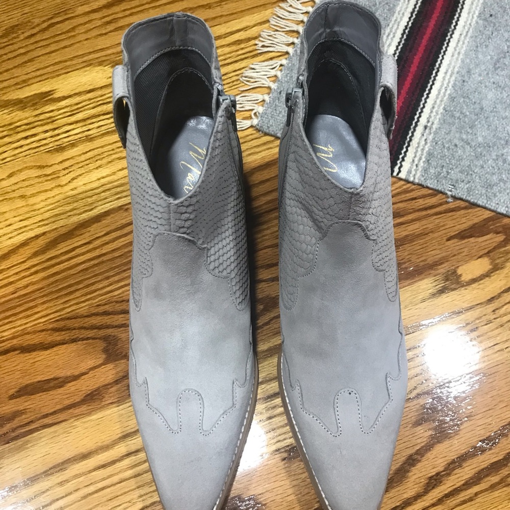 Matisse ankle boot size 11